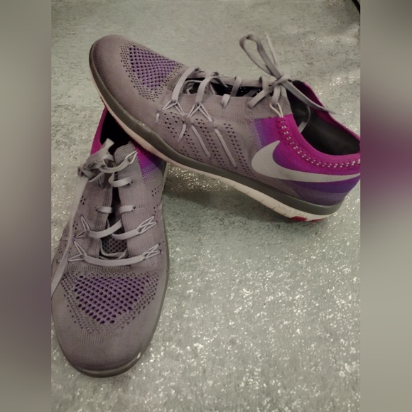 Nike Shoes - NikeFree TR Focus FlyKnit Lace Up Running Sneakers